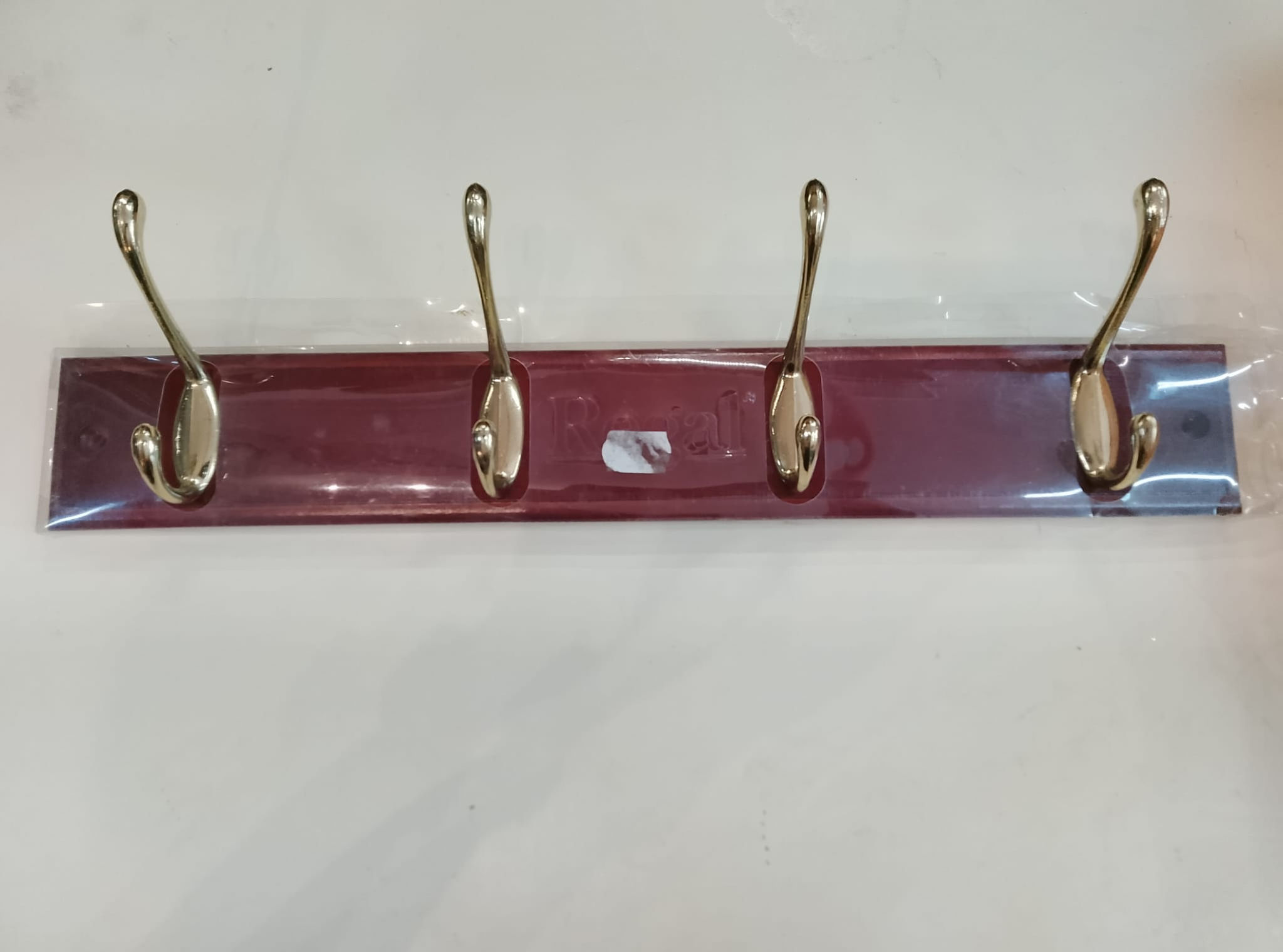 Appendi Abiti da Parete REGENT in Legno con 4 Ganci Ottonati