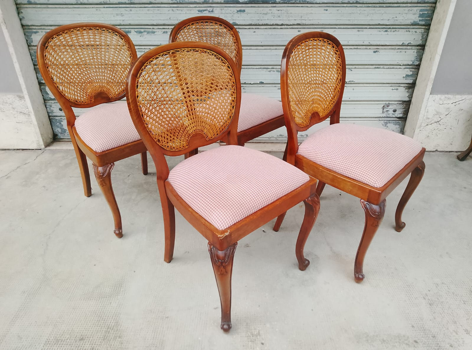 Set 4 Sedie in Legno con Seduta Imbottita e Schienale in Paglia