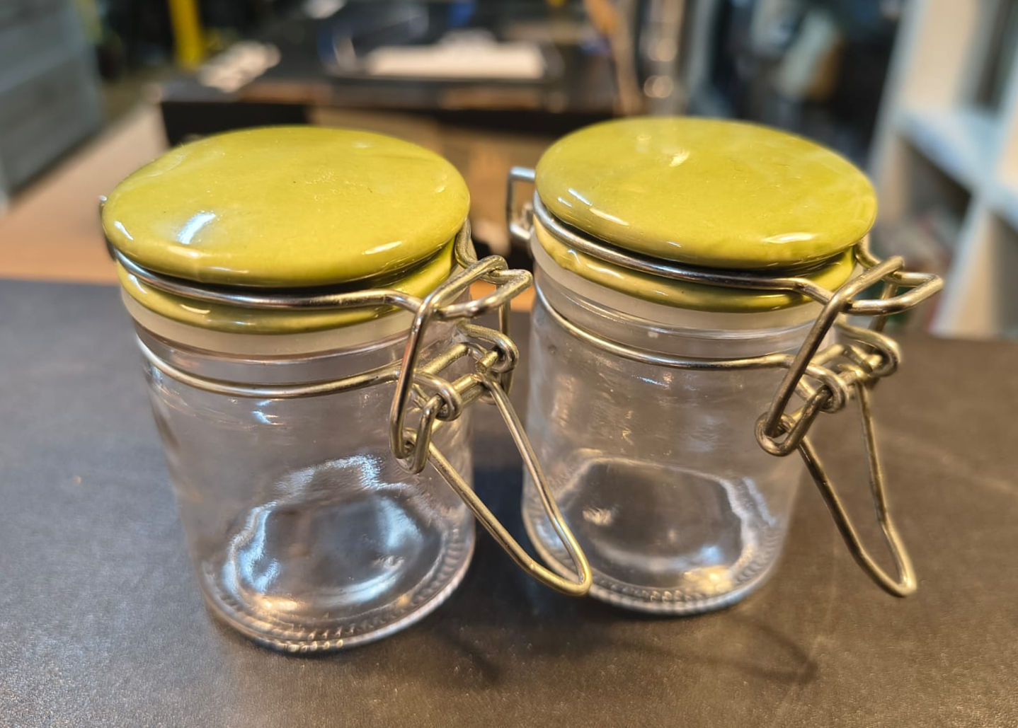 Barattolino Portaspezie con Tappo Ermetico in Ceramica Verde