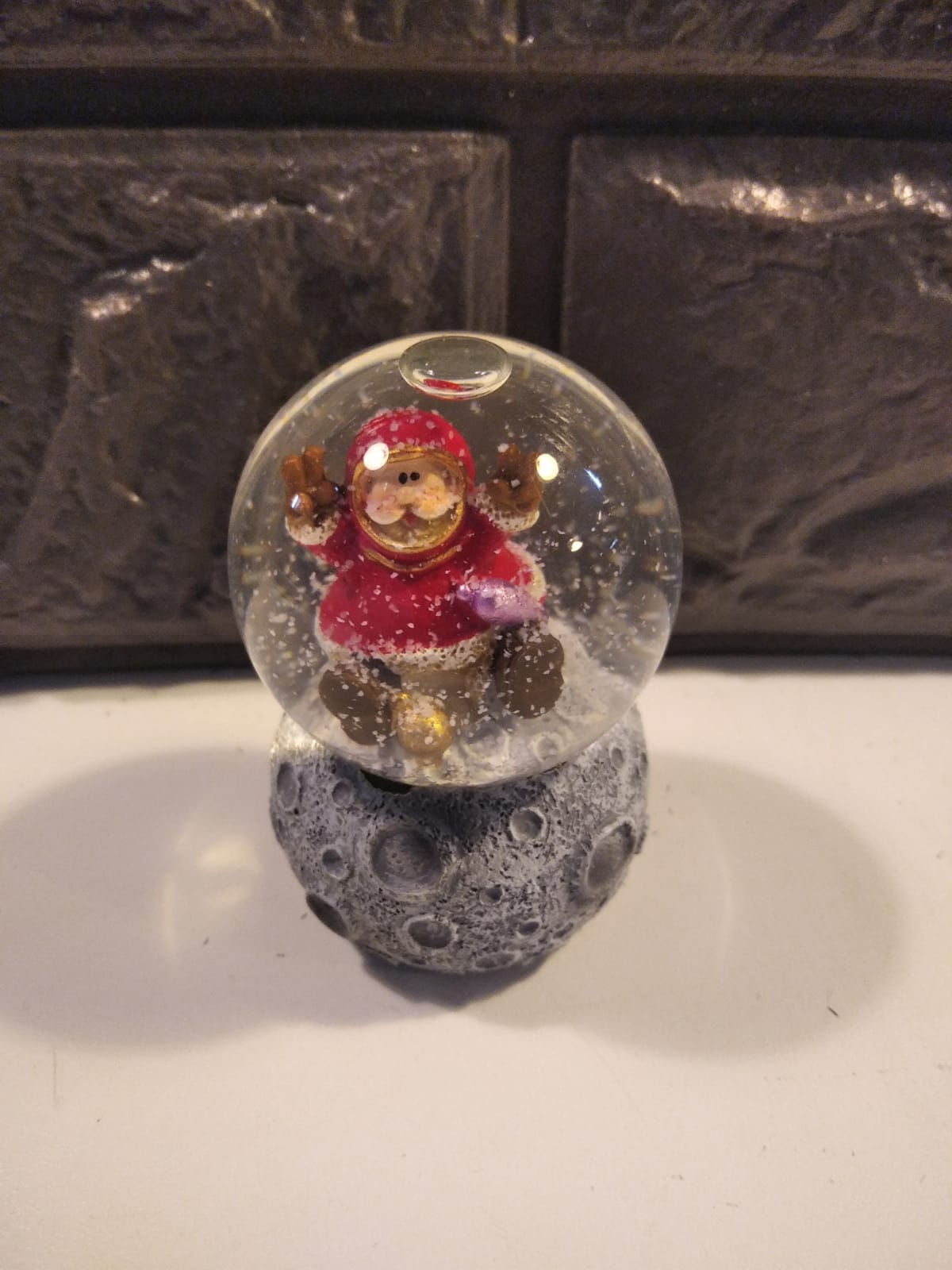 Piccola Snow Ball Natalizia  Babbo Natale Sulla luna