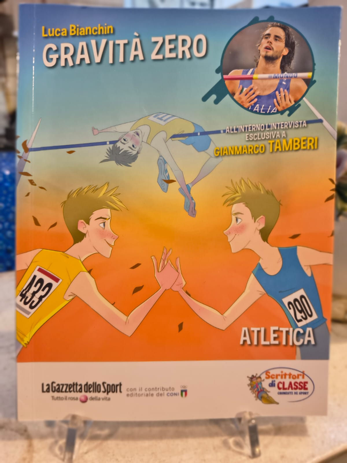 Libro Gravità zero di Luca Binchin - ATLETICA [Scrittori di Classe]