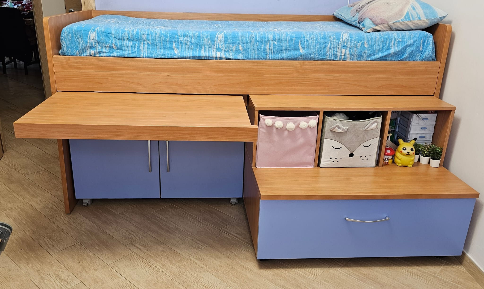 Composizione Salvaspazio per Cameretta Letto con Libreria e Scrivania Estraibile