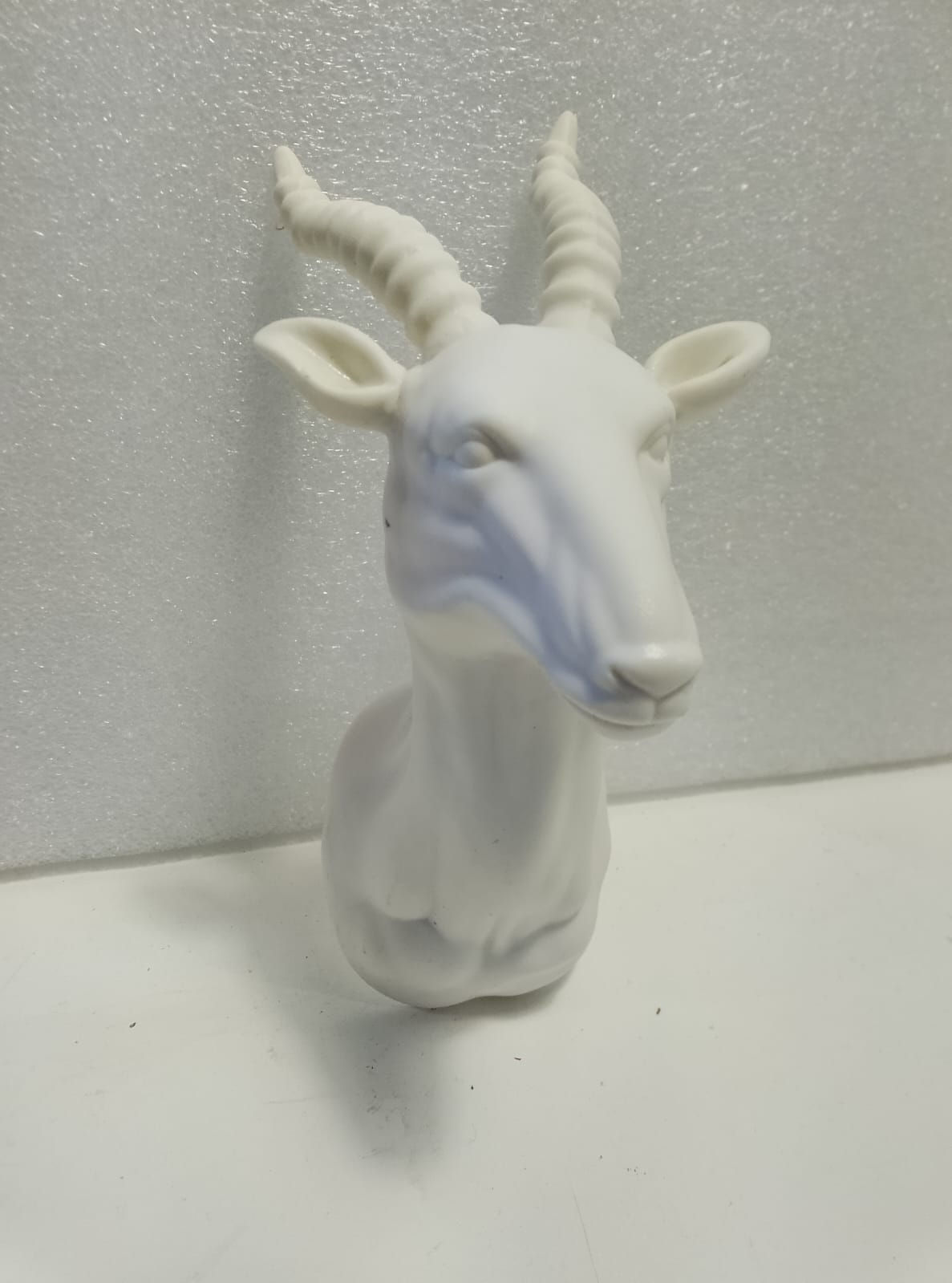 Decorazione da Parete Testa di Stambecco in Ceramica Bisquit Bianca