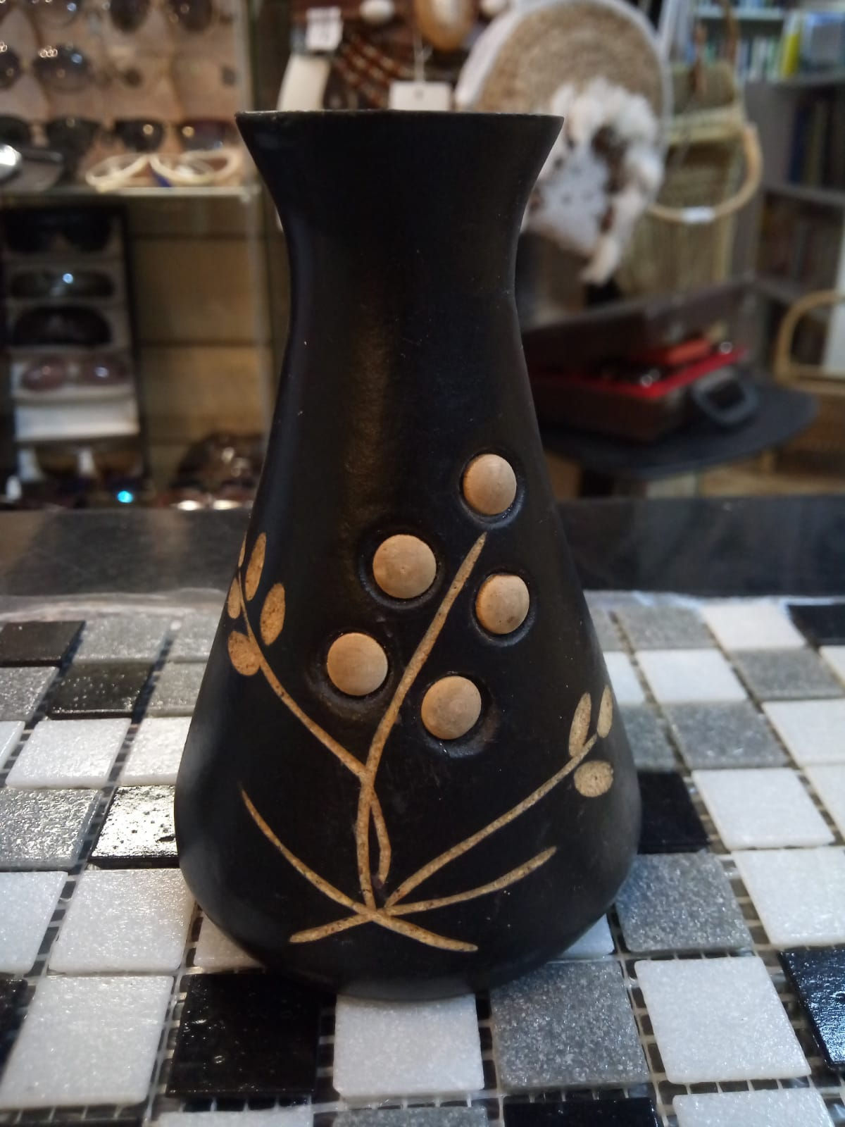 Vaso in Legno Intagliato