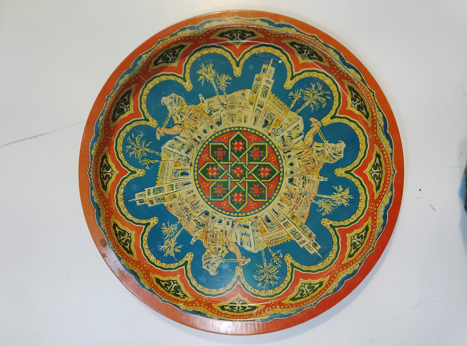 Vassoio Rotondo in Latta Grafica Orientale