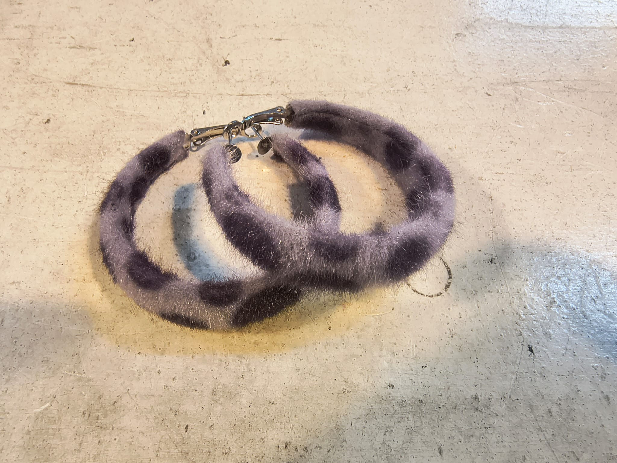 Orecchini Cerchi Furry Leopardati Viola