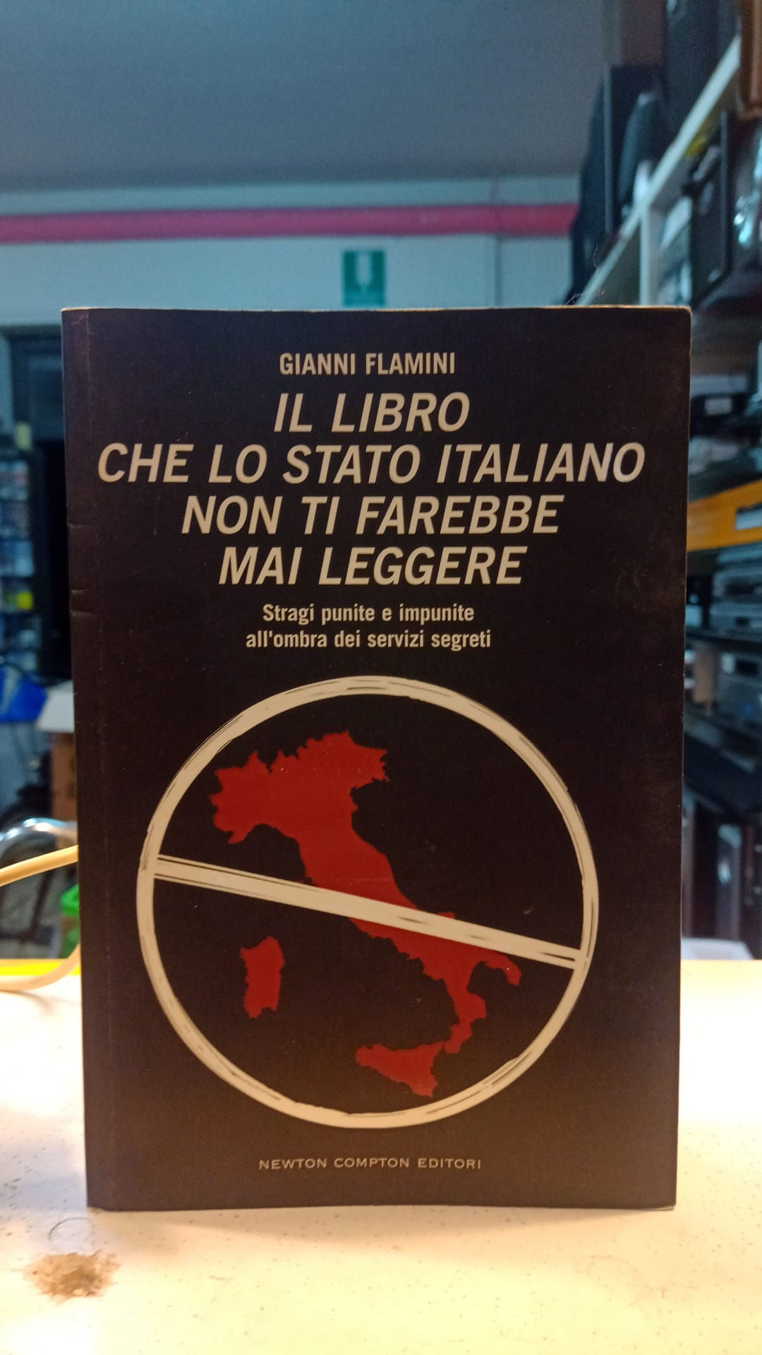 Libro IL LIBRO CHE LO STATO ITALIANO NON TI FAREBBE MAI LEGGERE Gianni Flamini