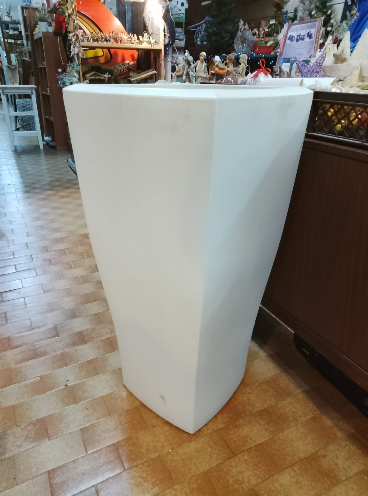 Grande Vaso in Resina Bianca 50 x 50 h 110 circa