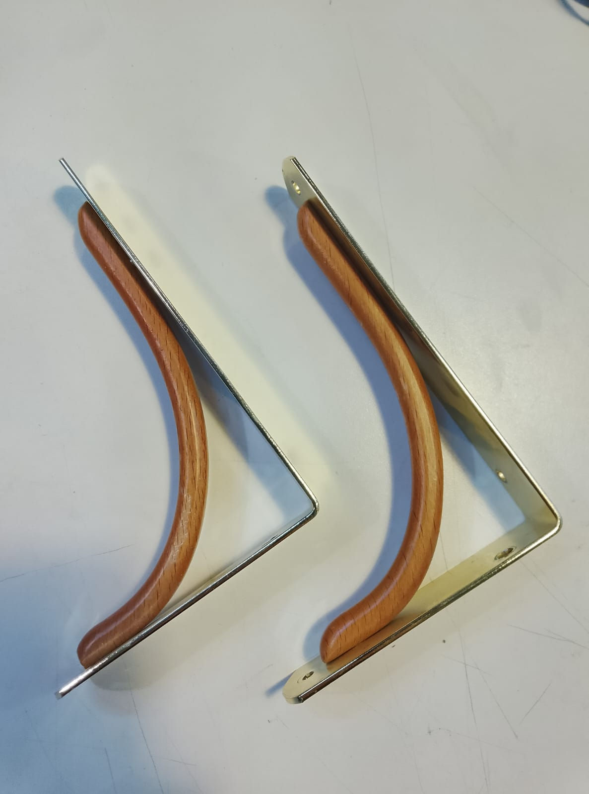 Coppia di Supporti Reggimensola Dorati con Finitura Ciliegio