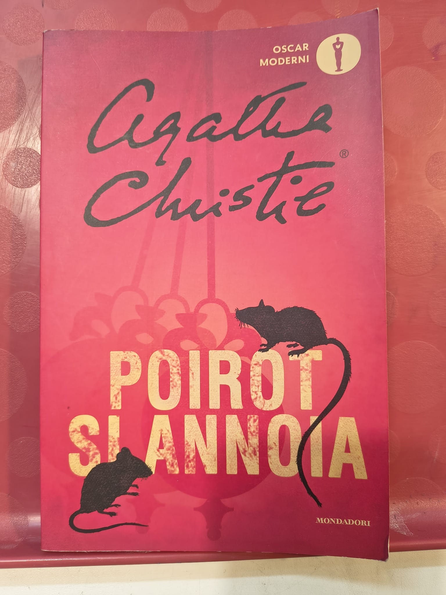 Libro Poirot si annoia di Agatha Christie [Mondadori - Oscar Moderni]