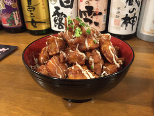 ランチにから揚げマウンテン丼登場
