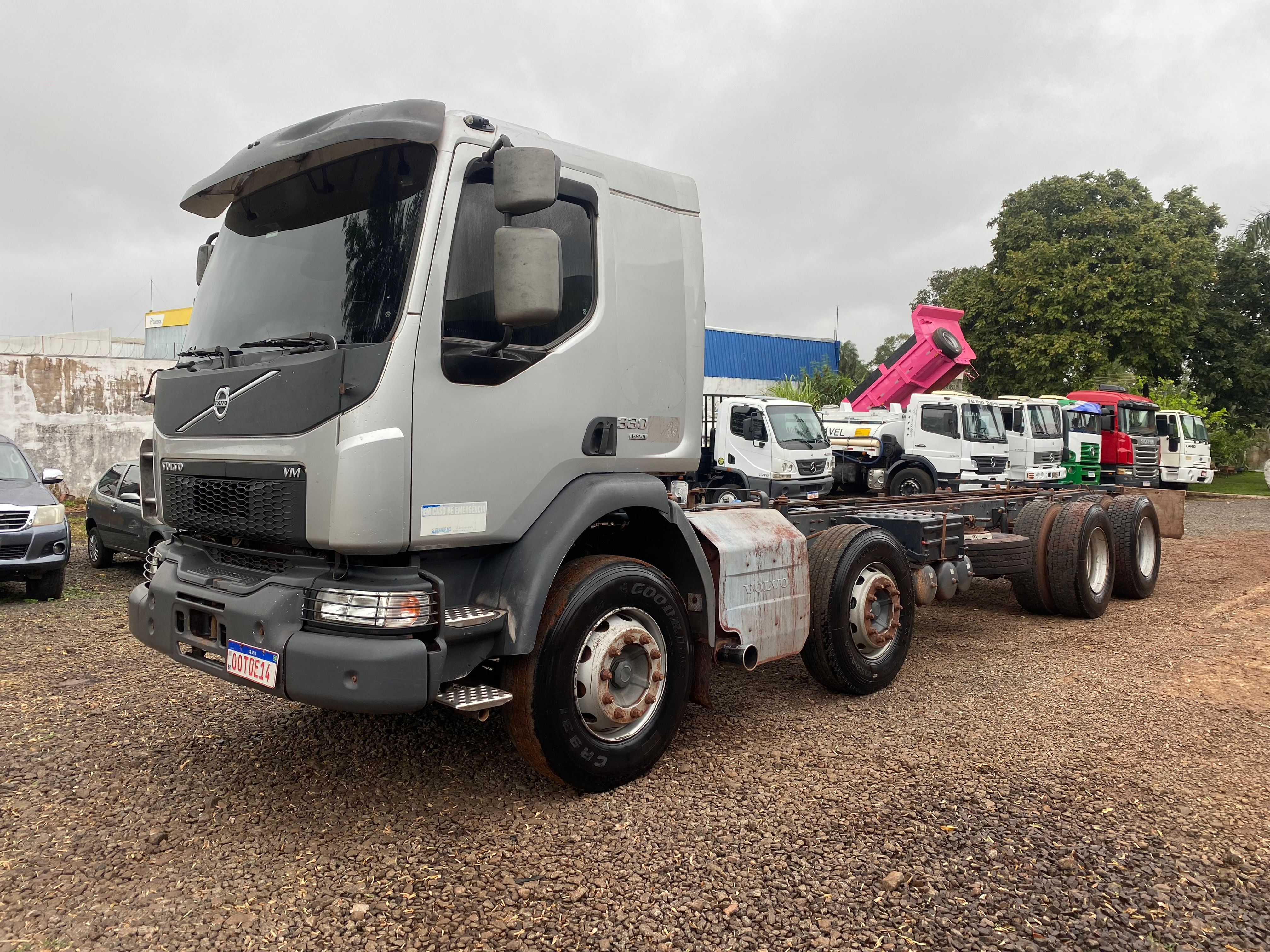 Volvo VM 330 8x4 14/15