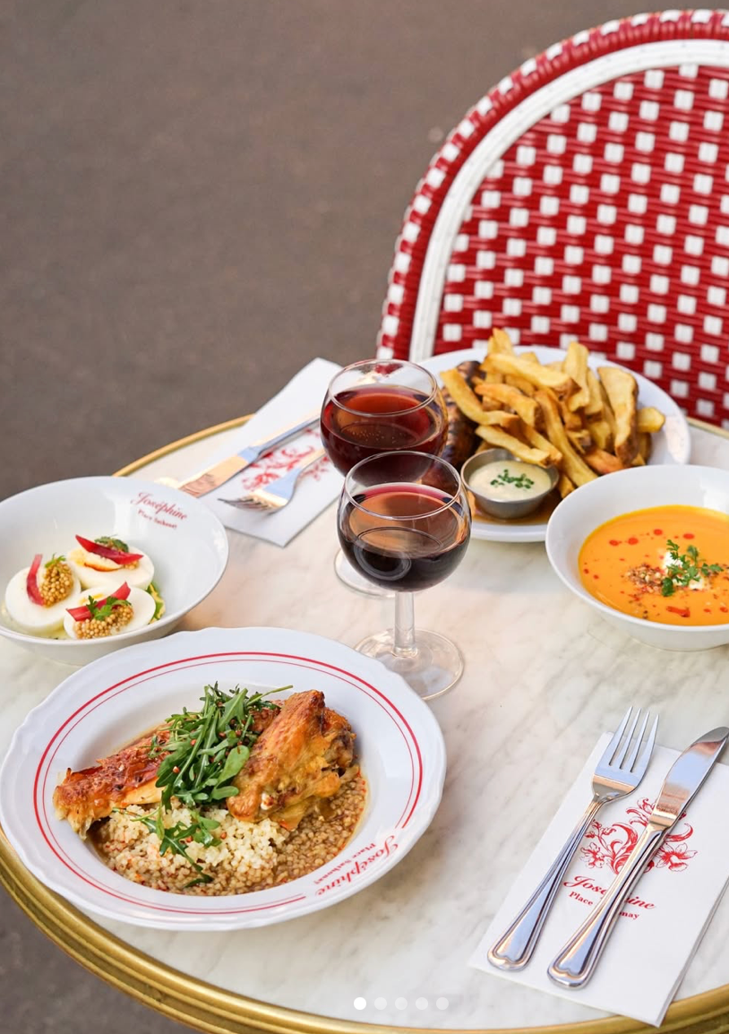 Restaurant Joséphine, table conviviale et cuisine généreuse, idéale pour prendre du temps pour soi et partager un repas.