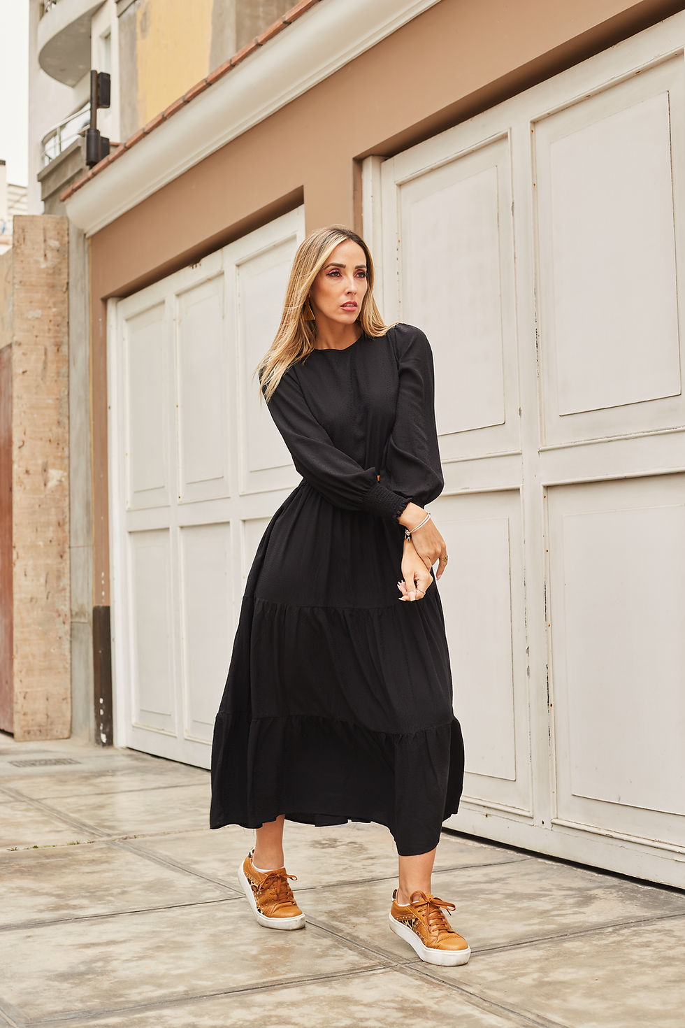 Miniatura: Vista frontal del vestido largo tres tiempos Leia