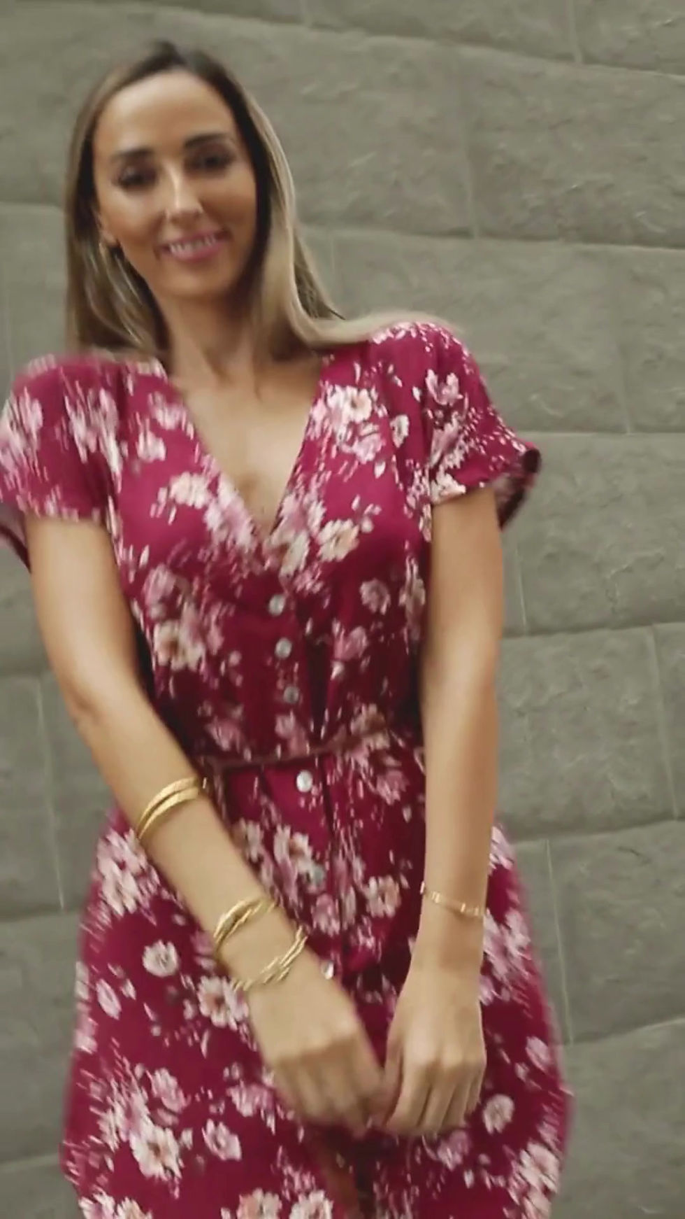 Miniatura: Video del vestido elemental Alicia color vino