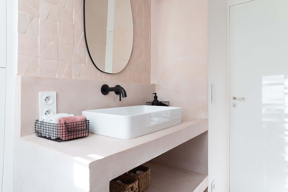 Choisir des tons clairs pour l'aménagement d'une salle de bain