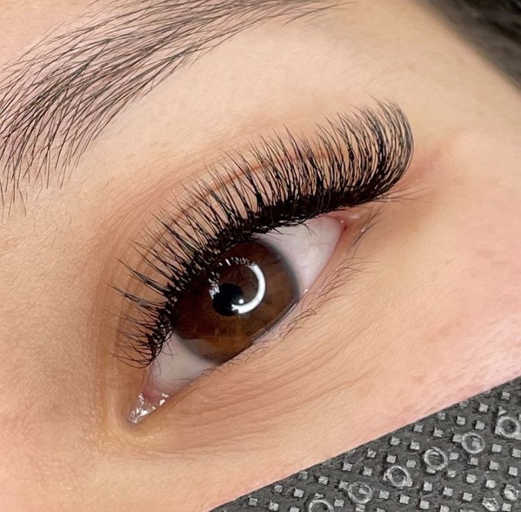 Cils effet Hybride
