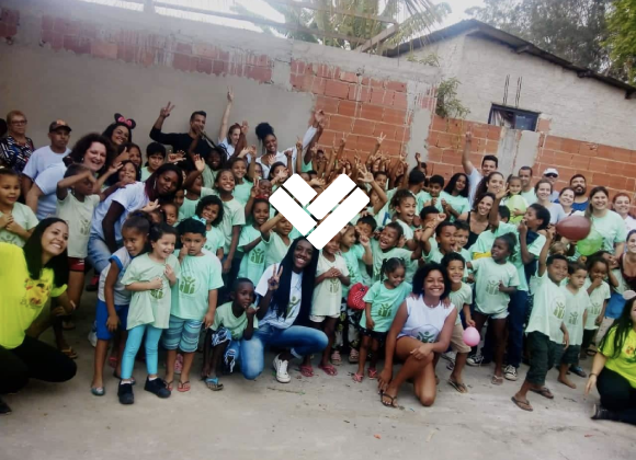 Ajude com Uniformes e Merendas Escolares