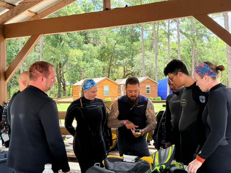 A Sunshine State Scuba Instructor demonstrating how to use a dive computer.