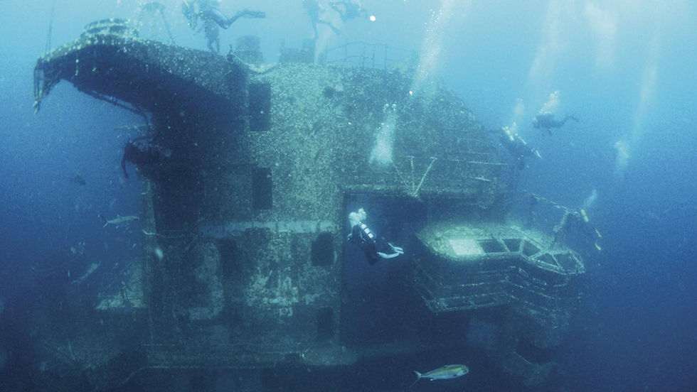 Divers around the USS Oriskany wreck in Florida