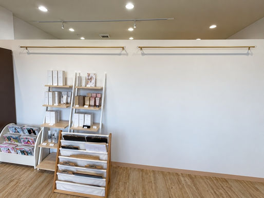 美容室「here」でカーテンレールの取り付け作業!