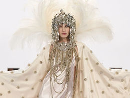 Radici italiane, visioni couture: Armani Privé e Valentino a Parigi