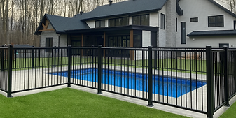 Garde-corps clôture piscine en aluminium moderne