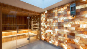 Hybrid spa sauna with pink salt wall