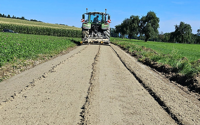 Rückverfestigung der neuen Kiesschicht