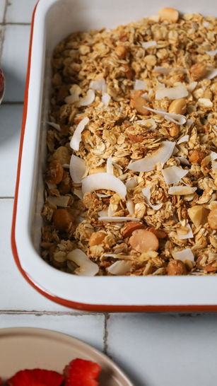 Macadamia Granola