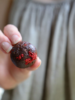 Healthy Strawberry + Chocolate Brownie Bites