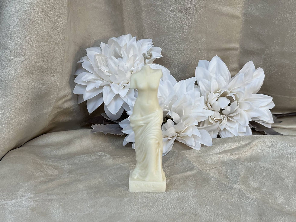 Miniatura: Candela profumata naturale a forma di Statua di Venere, colata a mano in cera di soia Bio ed essenze naturali certificate