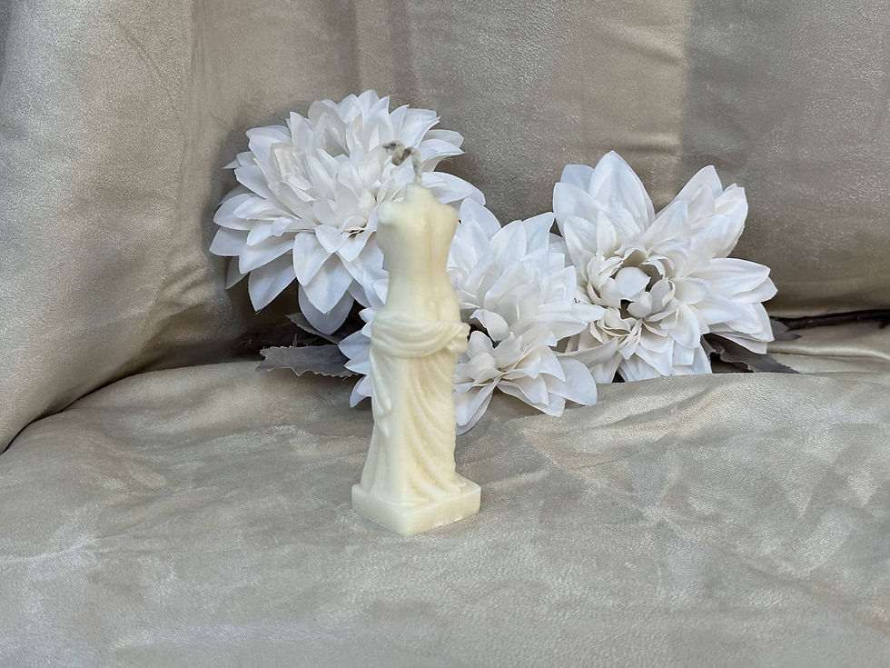 Miniatura: Candela profumata naturale a forma di Statua di Venere, colata a mano in cera di soia Bio ed essenze naturali certificate