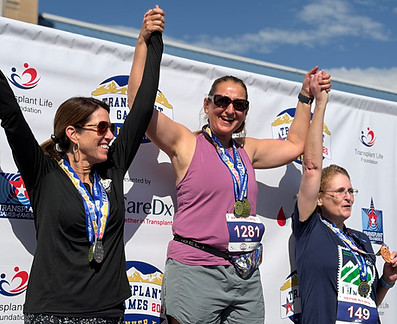 WomensRunnersMedals4.jpg