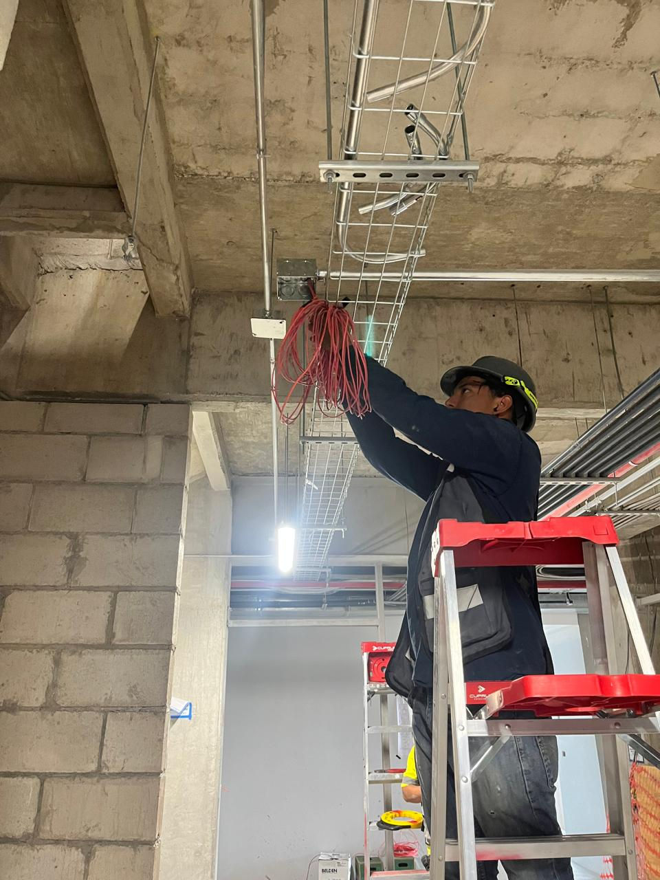 Canalización en charola para Detección