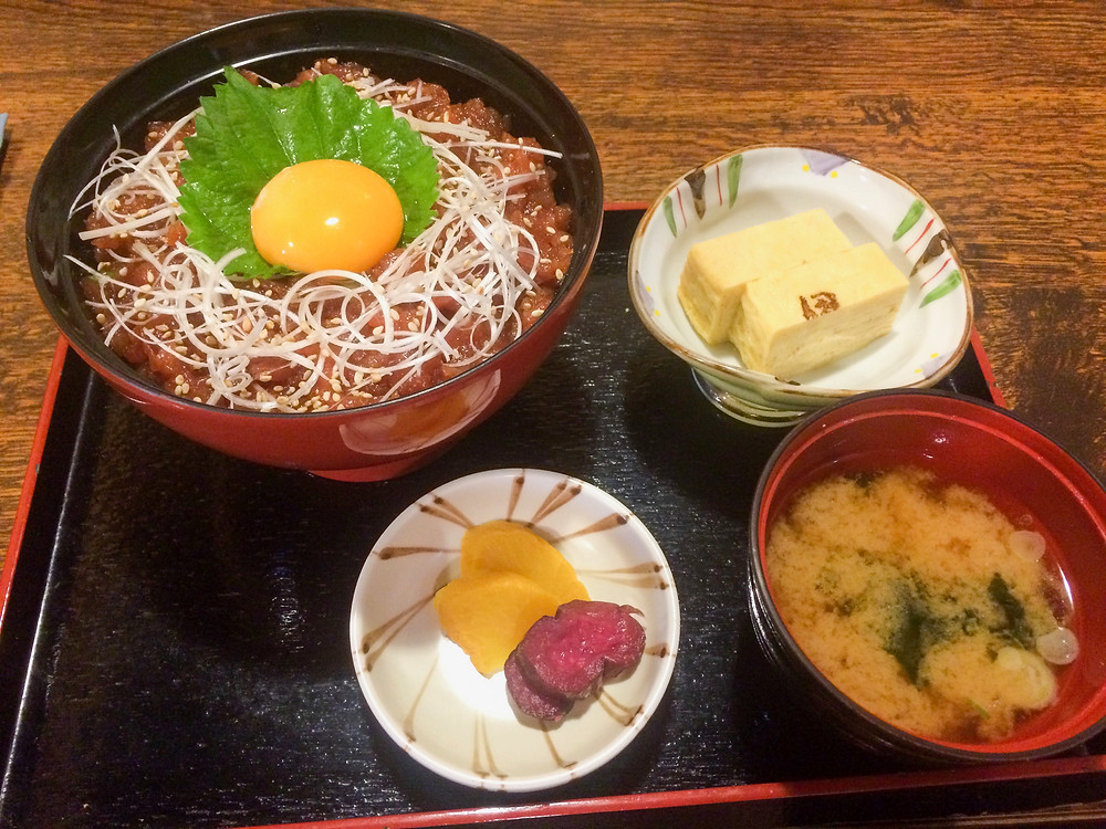 まぐろユッケ丼