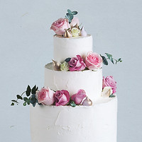 Decorated wedding cake