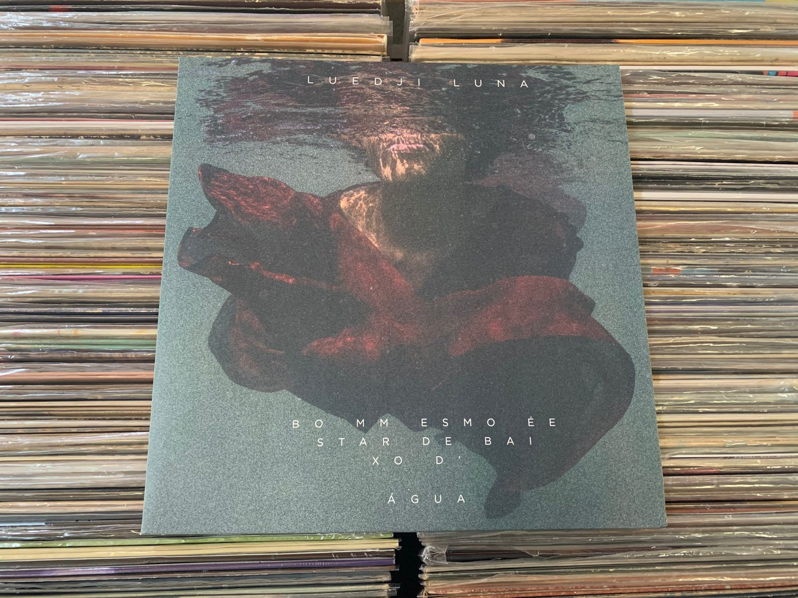 LP Luedji Luna - Bom mesmo é estar debaixo d'água - Vinil Verde - +Revista