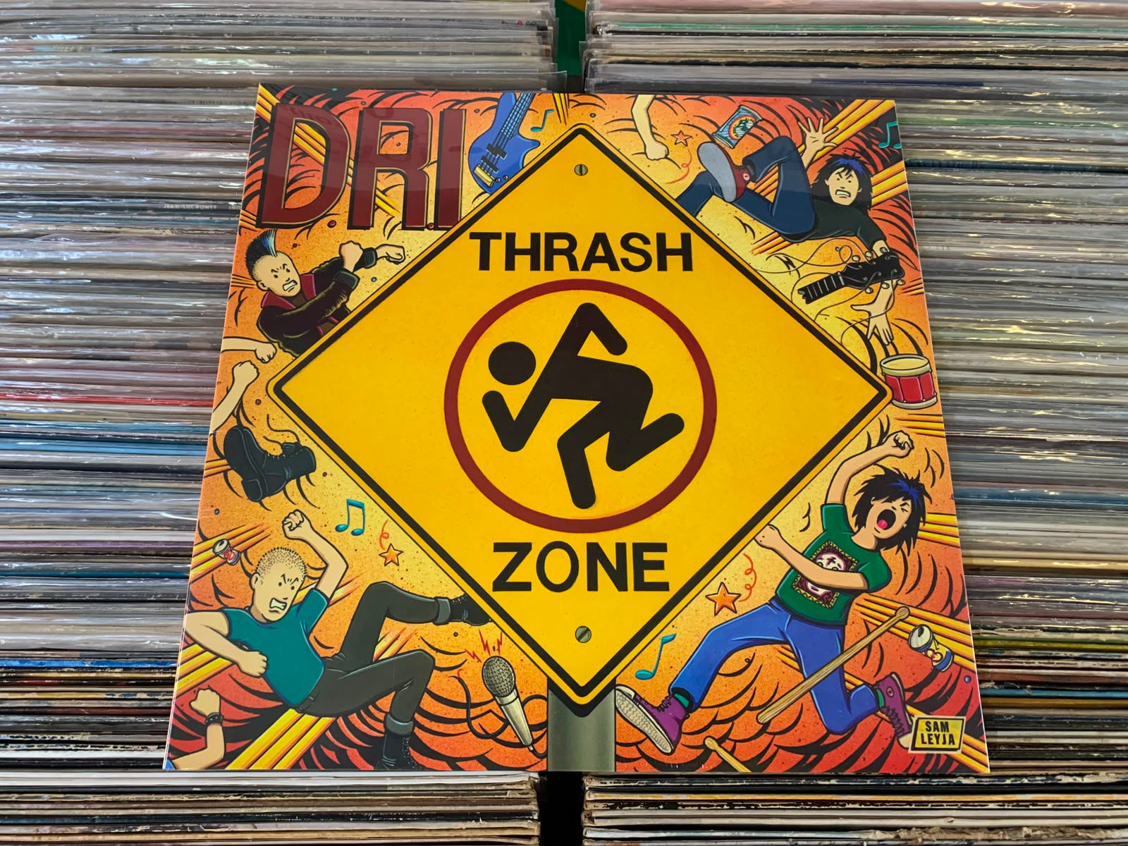 LP D.R.I. - Thrash Zone (Lacrado)