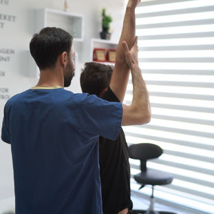 Omuz Sıkışma Sendromu (Subakromiyal Impingement): Ağrıyı Anlamak ve Omzu Yeniden Güçlendirmek