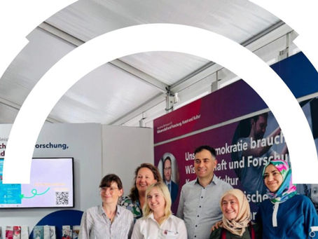 Rückblick auf unseren Ebru- und Kalligrafie-Workshop