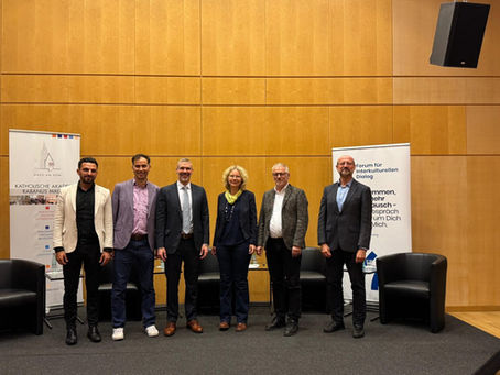 Podiumsdiskussion: (Nicht-) Vereinbarkeit von Religion und Grundgesetz?