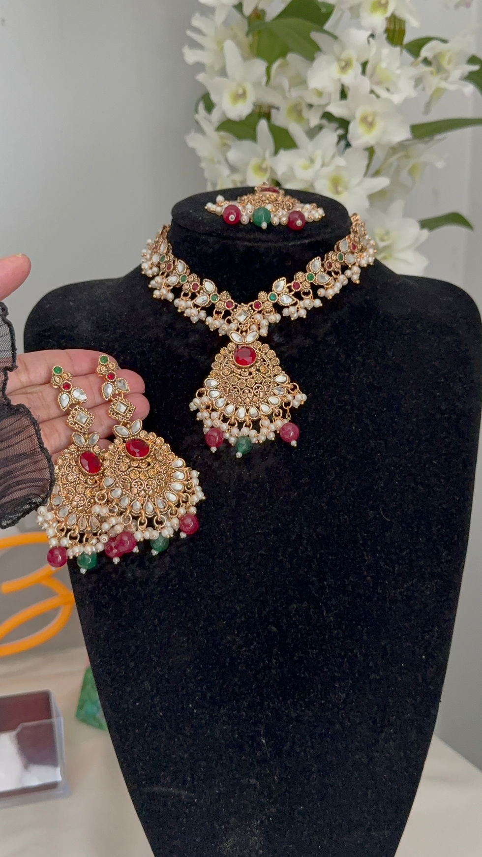 الصورة المصغرة: Noratan Necklace set with earrings & Tikka