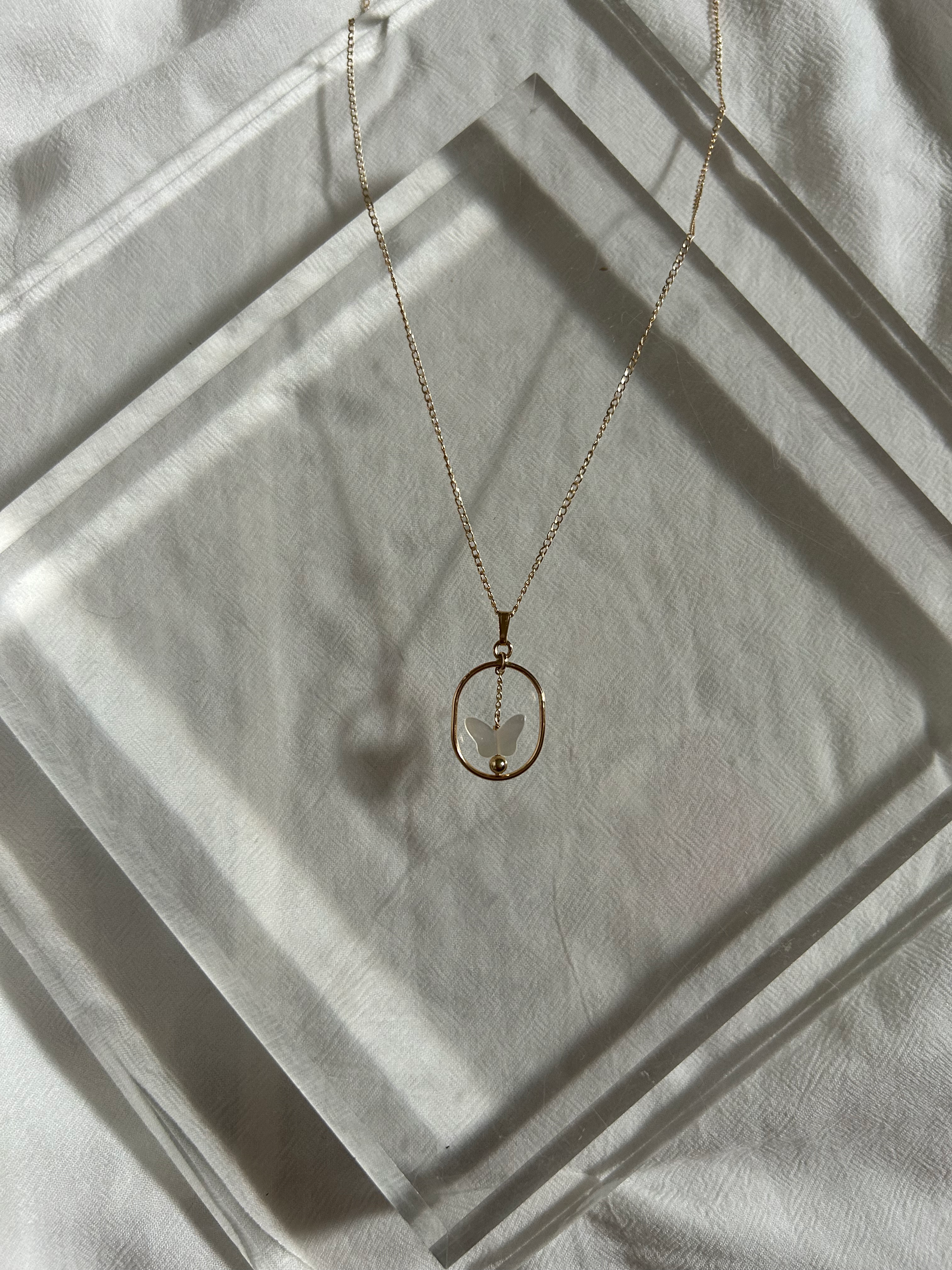 CATCHING FLUTTERS NECKLACE