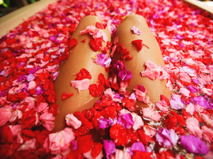 Banhos do Amor: Invocando Paixão, Atração e Cura em Seus Relacionamentos