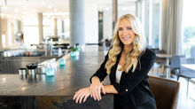 WHAT TO WEAR FOR HEADSHOTS - A WOMAN'S GUIDE TO FEELING CONFIDENT