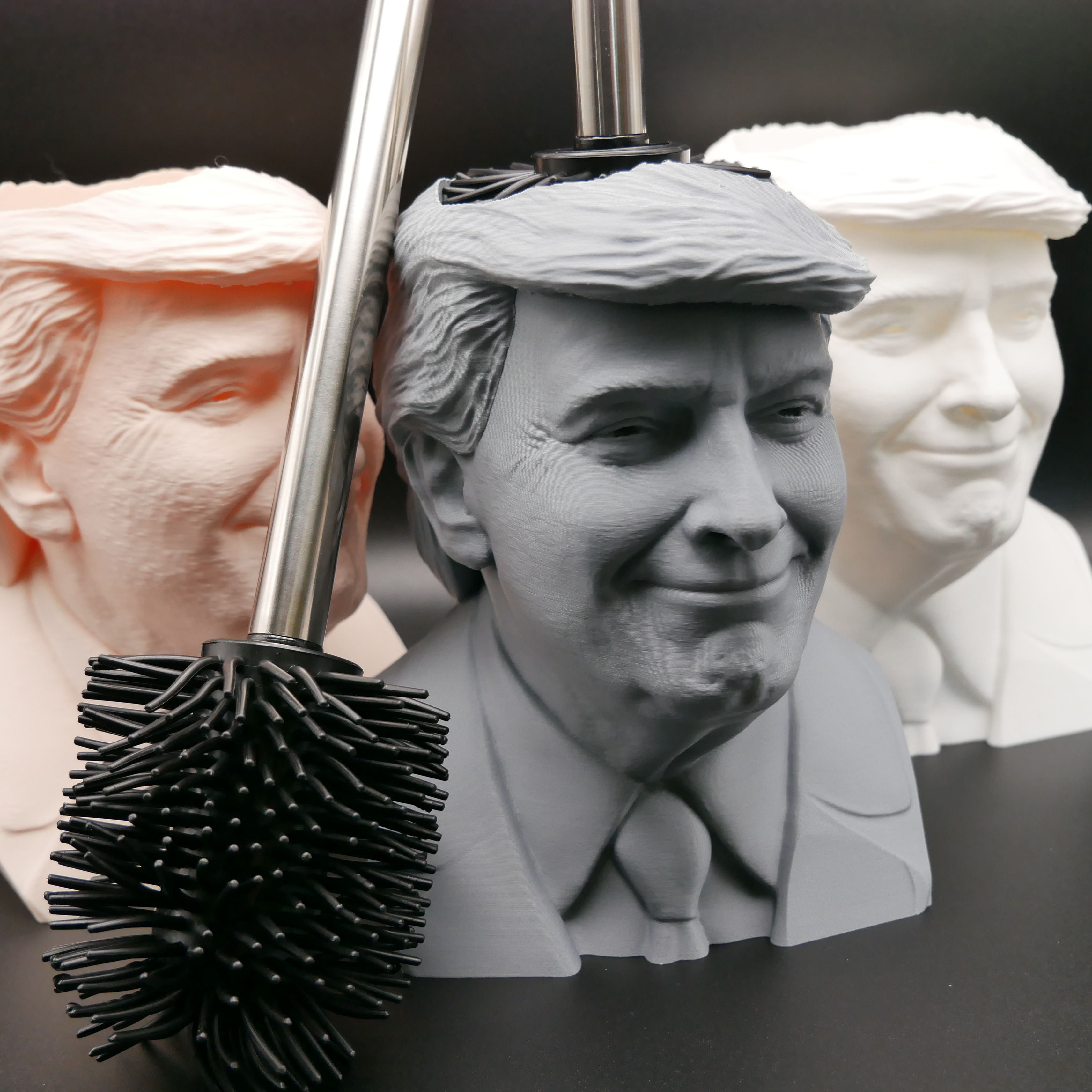 The Trump Throne Scrubber, Klobürstenhalter, Satire