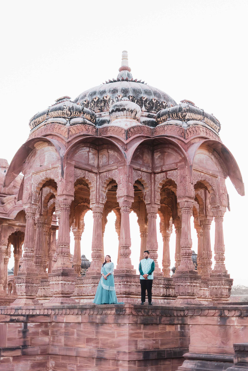 Couple among Panchkunda Chattriya architecture