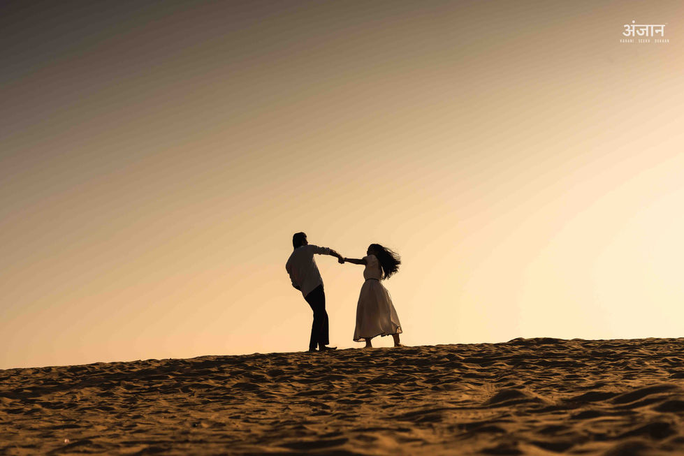 Couple silhouette at Bhikamkhor sand dunes Jodhpur