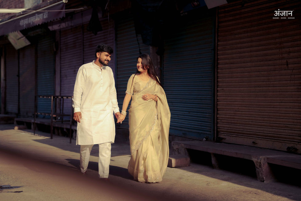 Couple walking in Old Jodhpur Market